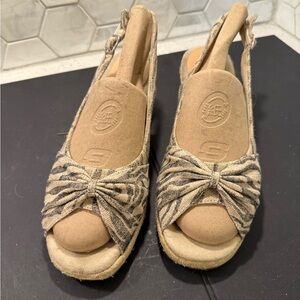 Easy Street Woman’s Espadrille Wedge Animal Print Sandals Size 9.5 Slingback